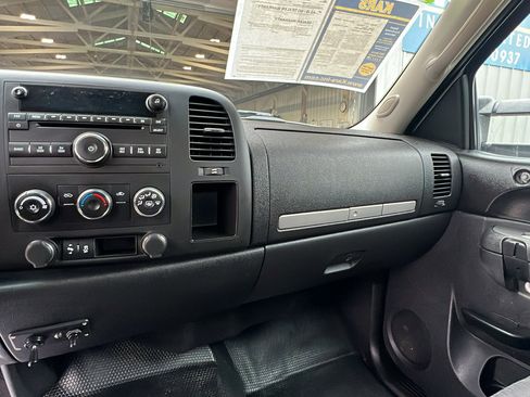 Used 2014 Chevrolet Silverado 2500 LT w/ Convenience Package AWD/4WD image 12