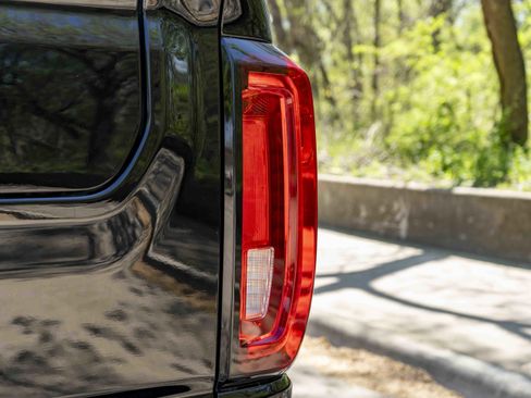 Used 2022 GMC Sierra 3500 Denali w/ Denali Ultimate Package image 13