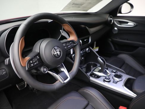 New 2025 Alfa Romeo Giulia AWD w/ Driving Assist Package image 13