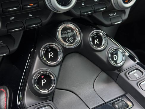 Used 2020 Aston Martin V8 Vantage Coupe RWD image 31