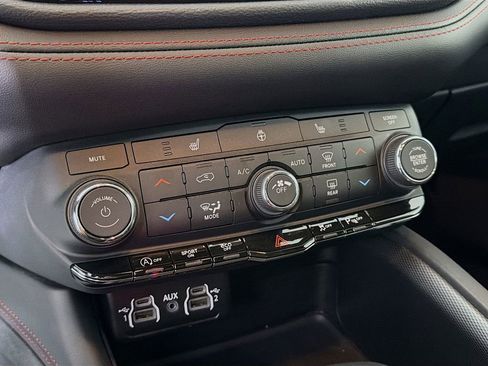 Used 2025 Dodge Durango GT image 19