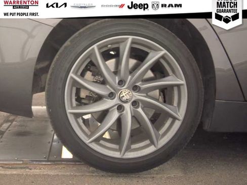 Used 2024 Alfa Romeo Giulia Ti AWD/4WD image 16