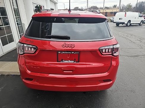 Used 2022 Jeep Compass Limited image 5