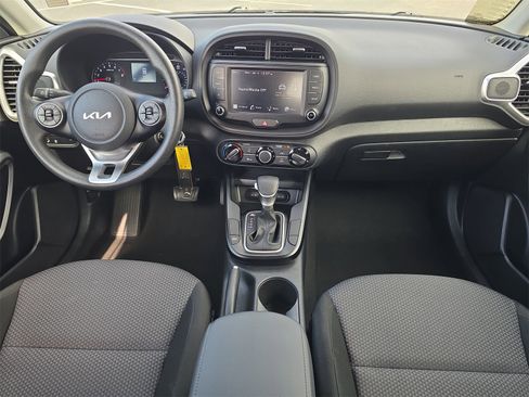 Used 2022 Kia Soul LX w/ Technology Package image 9