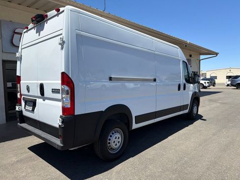 Used 2024 RAM ProMaster 2500 w/ Convenience Group FWD image 2