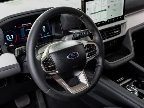 Used 2025 Ford Explorer Active image 4