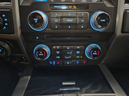 Used 2018 Ford F150 Platinum w/ Equipment Group 701A Luxury AWD/4WD image 55