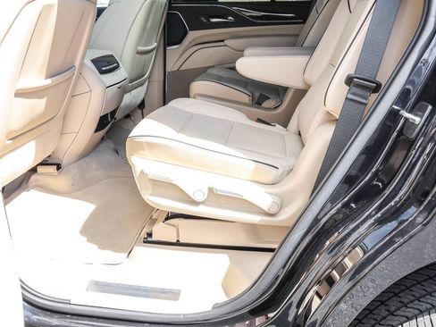 Used 2023 Cadillac Escalade Premium Luxury AWD/4WD image 32