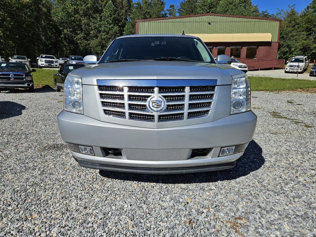 Used 2010 Cadillac Escalade Premium AWD/4WD image 3