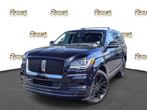 Used 2023 Lincoln Navigator Reserve image 1
