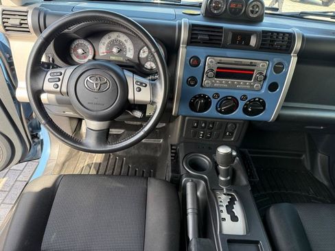 Used 2012 Toyota FJ Cruiser 4WD image 25