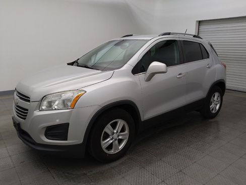 Used 2016 Chevrolet Trax LT w/ LT Convenience Package FWD image 2
