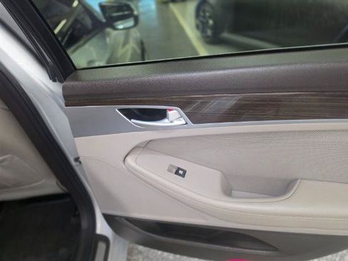 Used 2016 Hyundai Genesis 3.8 RWD image 30