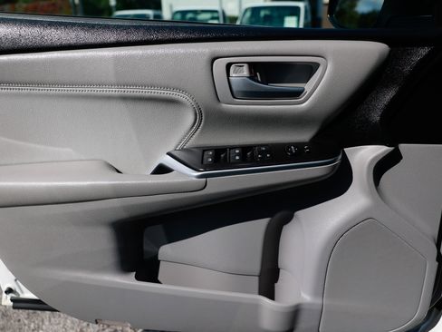 Used 2017 Toyota Camry XLE w/ Moonroof Package image 44