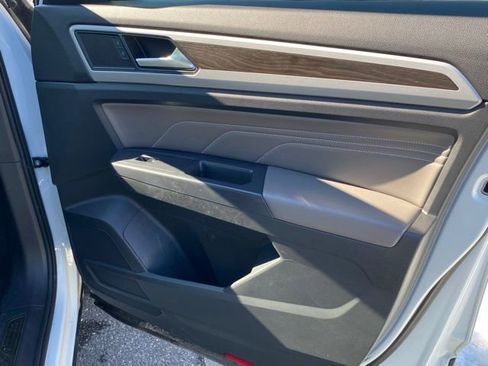 Used 2021 Volkswagen Atlas SE image 19