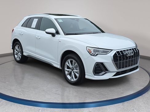 Certified 2025 Audi Q3 2.0T Premium w/ Convenience Package AWD/4WD image 3