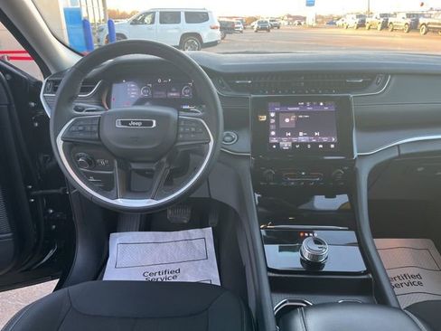 Used 2023 Jeep Grand Cherokee L Laredo image 13