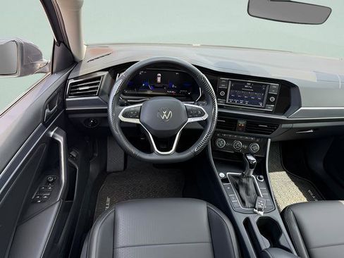 Used 2024 Volkswagen Jetta SE FWD image 7