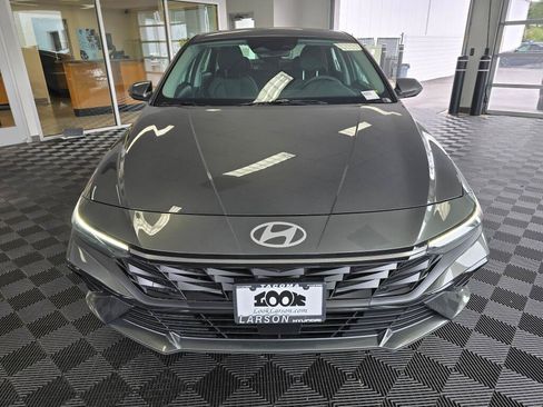 New 2026 Hyundai Elantra Limited FWD image 8