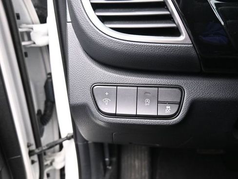 Used 2025 Kia Seltos S image 18