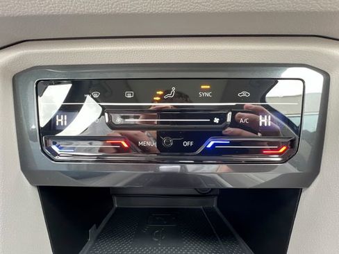 Certified 2022 Volkswagen Tiguan SE w/ Panoramic Sunroof Package image 18