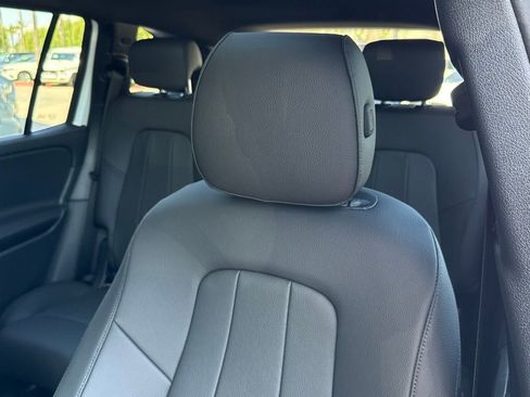 New 2026 Mercedes-Benz GLB 250 image 3