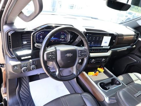 Used 2024 Chevrolet Silverado 2500 High Country w/ High Country Premium Package AWD/4WD image 27