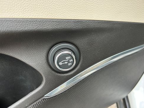 Used 2019 Buick Enclave Essence FWD image 13