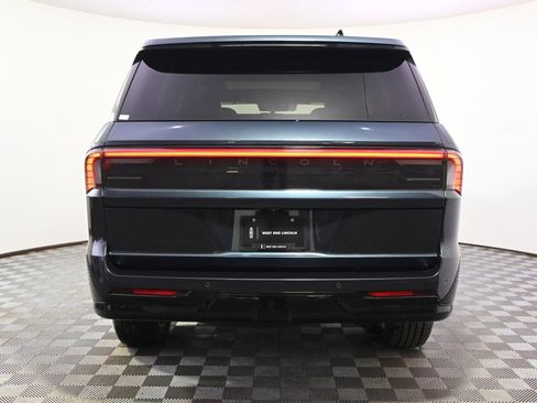 New 2025 Lincoln Navigator Reserve w/ Jet Appearance Package image 5