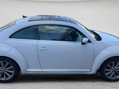 Used 2018 Volkswagen Beetle 2.0T SE FWD image 2