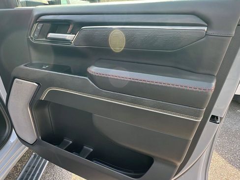 Used 2024 GMC Sierra 2500 AT4X image 16