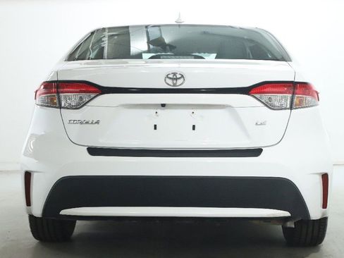Used 2021 Toyota Corolla LE image 39