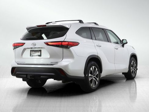 Used 2022 Toyota Highlander XLE image 5