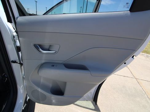 Used 2024 Hyundai Kona Limited AWD/4WD image 43