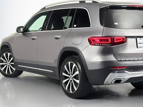 Used 2022 Mercedes-Benz GLB 250 w/ Premium Package Lite image 15