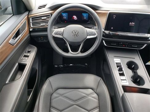 New 2026 Volkswagen Atlas SE image 9