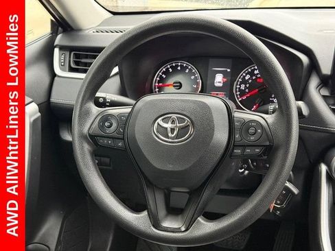 Used 2022 Toyota RAV4 LE AWD/4WD image 13