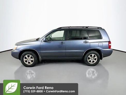 Used 2005 Toyota Highlander 4WD V6 w/ 3rd Row image 4