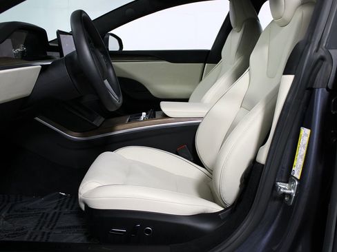 Used 2021 Tesla Model S Plaid image 8