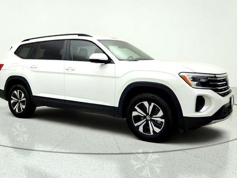 Used 2025 Volkswagen Atlas SE AWD/4WD image 3