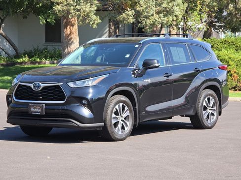 Used 2020 Toyota Highlander XLE image 9