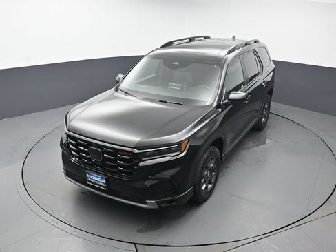 Certified 2023 Honda Pilot TrailSport image 35