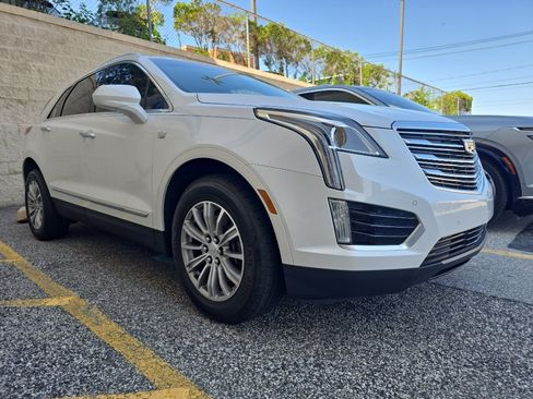 Used 2018 Cadillac XT5 Luxury w/ Driver Awareness Package AWD/4WD image 2