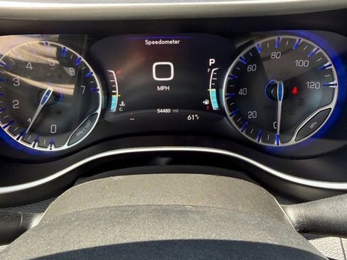 Used 2024 Chrysler Pacifica Touring-L FWD image 19