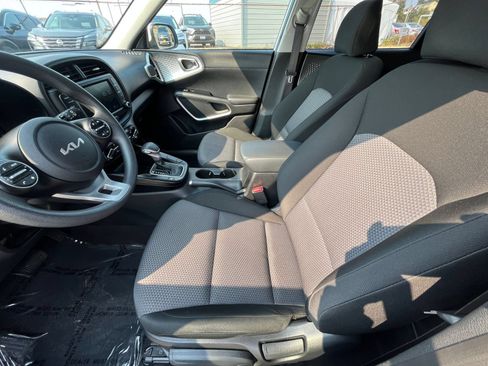 Used 2025 Kia Soul LX w/ LX Technology Package FWD image 27