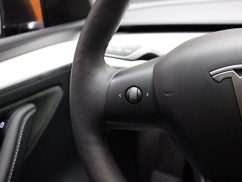 Used 2024 Tesla Model Y Long Range AWD/4WD image 22