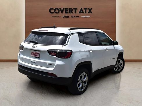 Used 2025 Jeep Compass Latitude AWD/4WD image 5