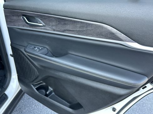 Used 2023 Jeep Grand Cherokee L Limited image 19