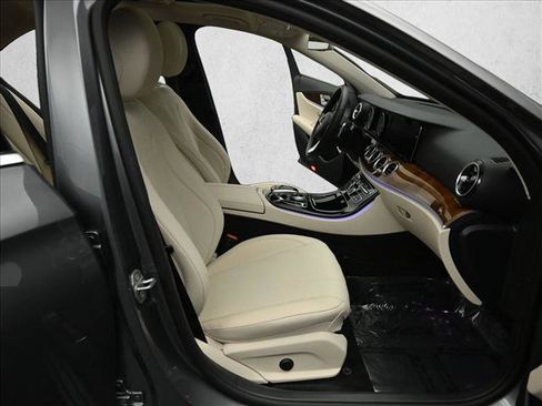 Used 2017 Mercedes-Benz E 300 4MATIC image 30