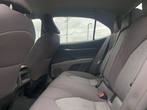 Used 2022 Toyota Camry LE image 32